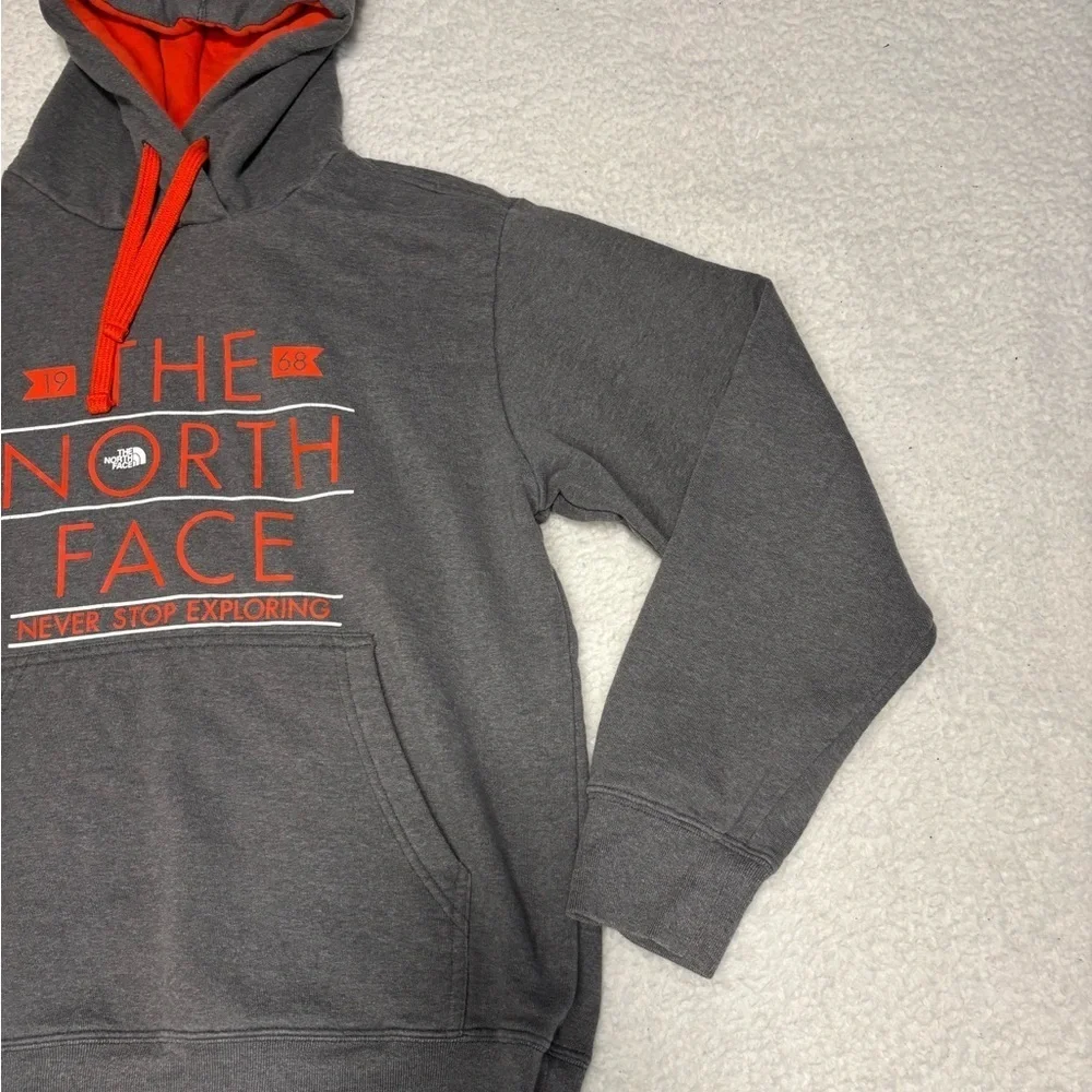 The North Face Men Gray Graphic Front Fleece Hoodie